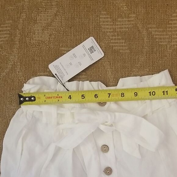 Love Tree NWT High Waist Paperbag Shorts White Button Front Belted Size S - Picture 6 of 6